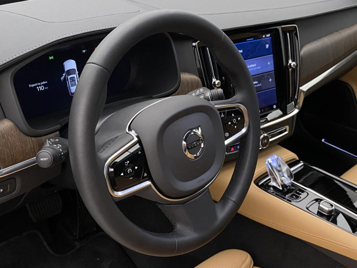 Volvo V90 T6 AWD RECHARGE REZERVACE