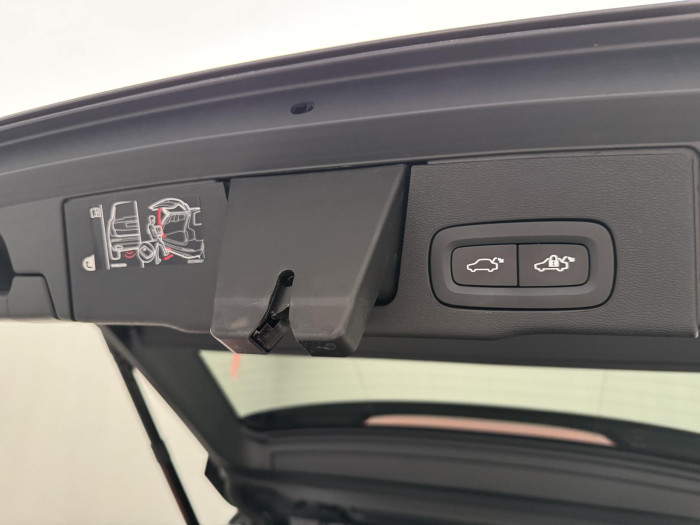 Volvo XC60 B5 AWD R-DESIGN AUT