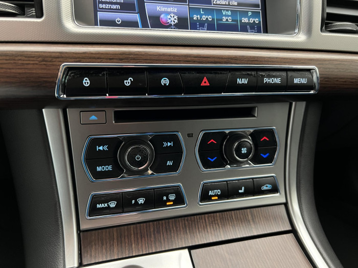 Jaguar XF 3.0 V6D LUXURY AUT CZ 3.0 d Luxury