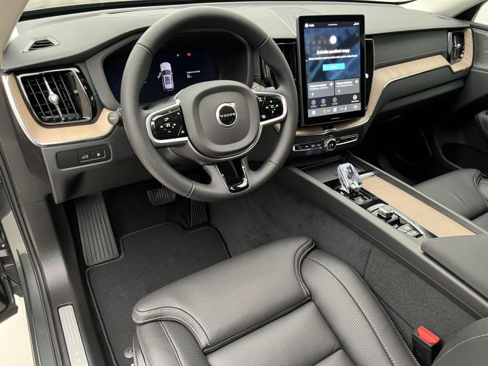 Volvo XC60 T6 AWD RECHARGE DARK ULTRA AUT