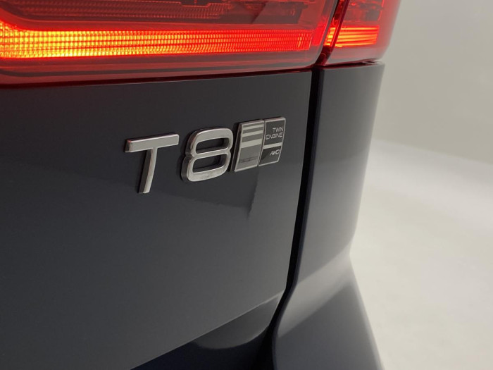 Volvo XC60 T8 AWD INSCRIPTION REZERVACE