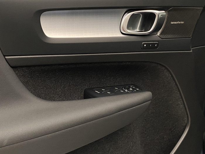Volvo XC40 B3 AUT PLUS BLACK EDITION