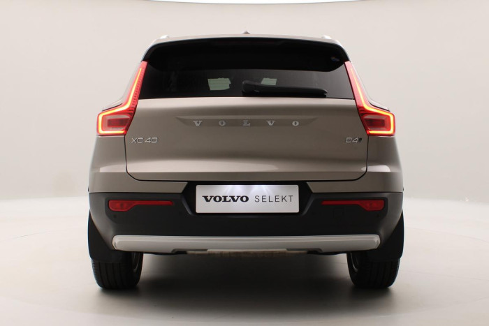 Volvo XC40 B4 AWD MOMENTUM AUT REZERVACE 2.0 Momentum