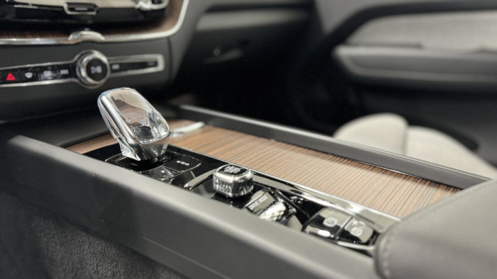 Volvo XC60 B6 AWD INSCRIPTION REZERVACE