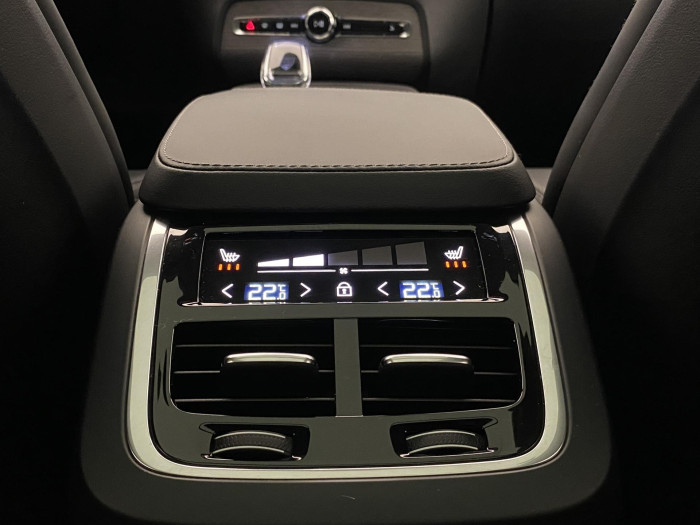 Volvo XC90 B5 AWD ULTIMATE DARK CZ 7míst