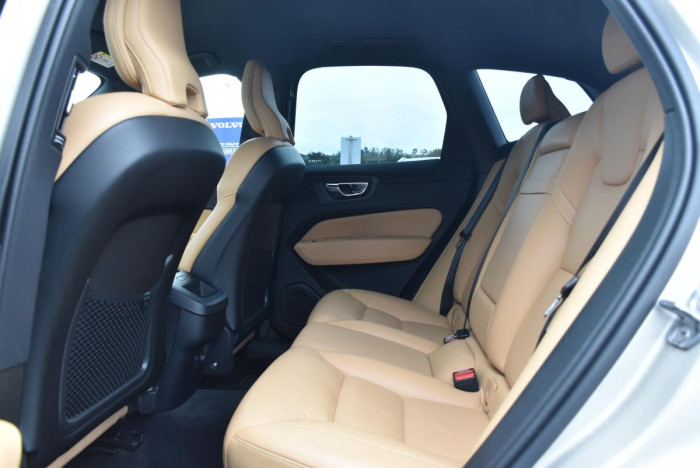 Volvo XC60 D4 AWD MOMENTUM REZERVACE 2.0 d Momentum