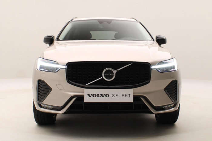 Volvo XC60 B4 AWD DARK ULTIMATE REZERVACE