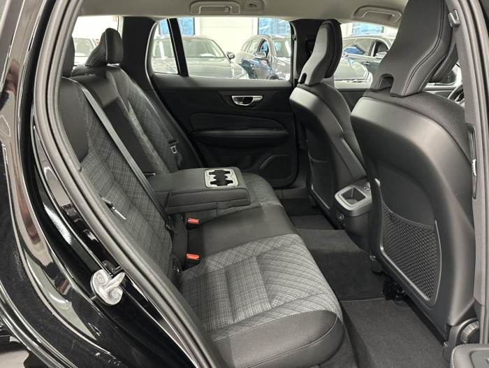 Volvo V60 B3 CORE AUT REZERVACE