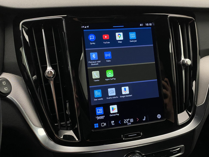 Volvo V60 B4 DARK PLUS AUT CZ