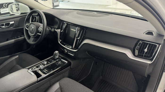 Volvo V60 T6 RECHARGE REZERVACE