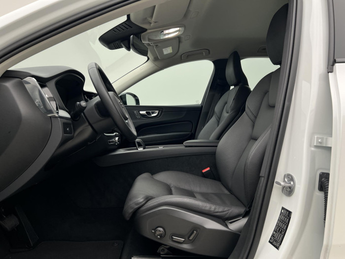 Volvo XC60 B5 AWD PLUS DARK AUT CZ