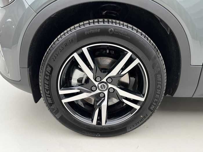 Volvo XC40 B3 DARK PLUS AUT