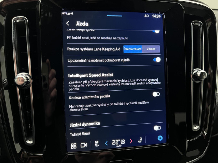 Volvo XC40 B3 PLUS DARK AUT CZ 1.maj.