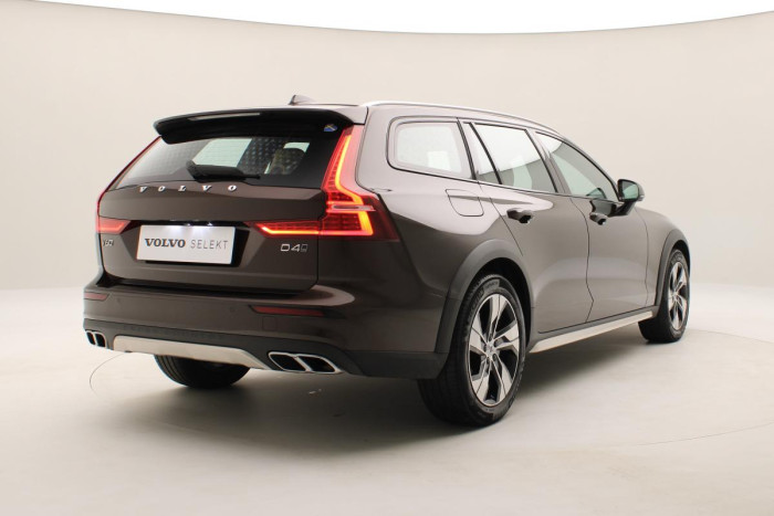 Volvo V60 CC D4 AWD PRO AUT REZERVACE 2.0 d CC CC