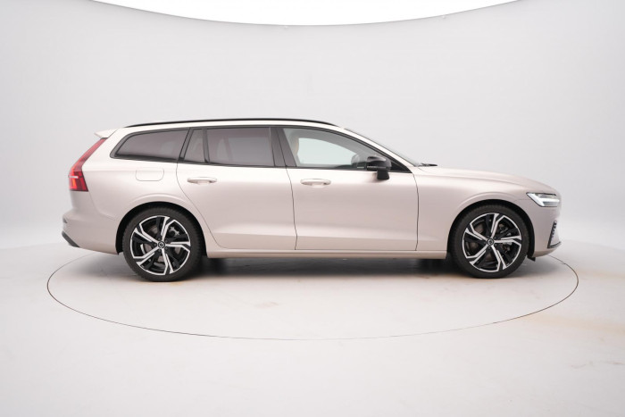 Volvo V60 T8 AWD RECHARGE REZERVACE