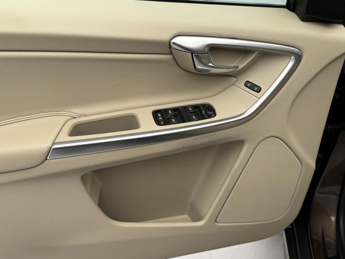 Volvo XC60 D4 AWD SUMMUM AUT REZERVACE 2.4 d Summum