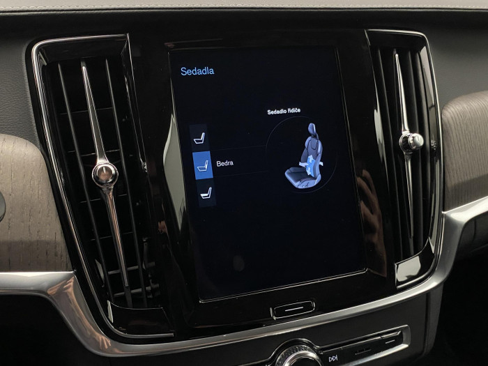 Volvo V90 CC B5 AWD MOMENTUM AUT CZ 2.0 CC CC Momentum