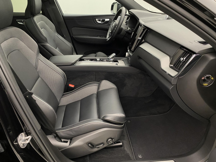 Volvo XC60 T8 AWD PLUG-IN PLUS REZERVACE