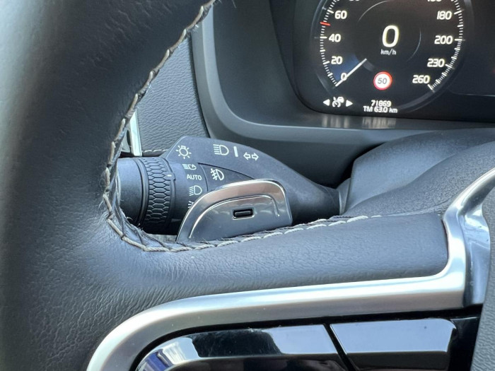 Volvo XC90 B5 AWD R-DESIGN 7MÍSTNÁ Aut