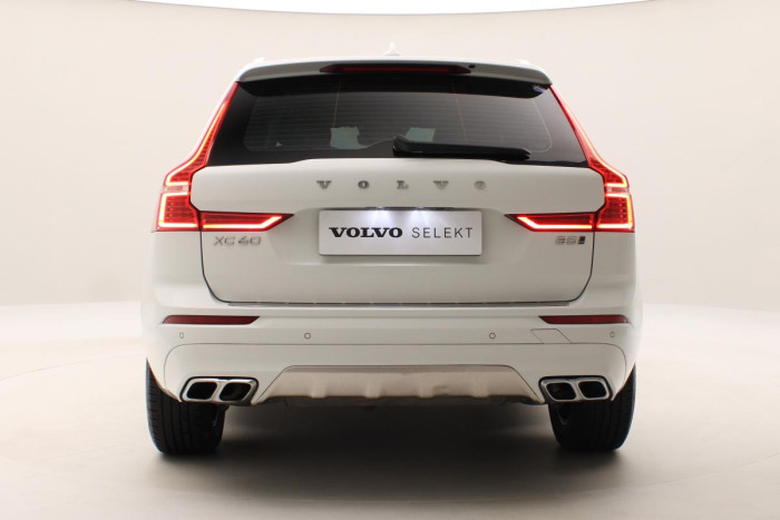 Volvo XC60 B5 AWD MOMENTUM - REZERVACE 2.0 Momentum