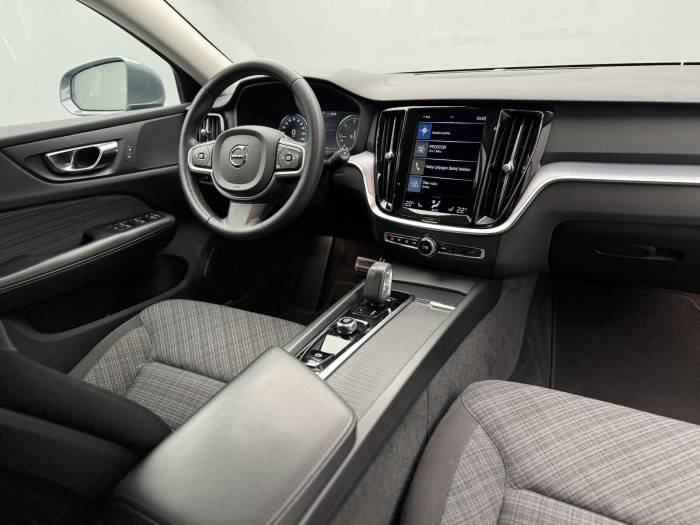 Volvo V60 B4 MOMENTUM PRO AUT CZ 1.maj. 2.0 Momentum