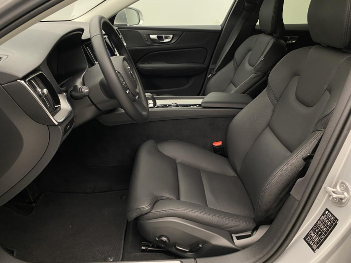 Volvo V60 B3 MOMENTUM AUT REZERVACE 2.0 Momentum