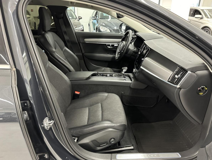 Volvo V90 D4 AWD MOMENTUM AUT REZERVACE 2.0 d Momentum