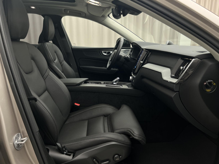 Volvo XC60 T6 AWD RECHARGE ULTRA DARK CZ