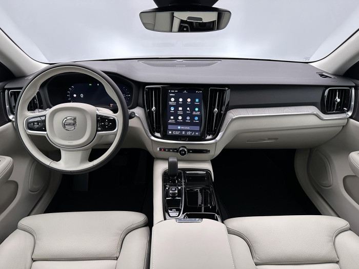 Volvo V60 T6 AWD Plug-in DARK PLUS