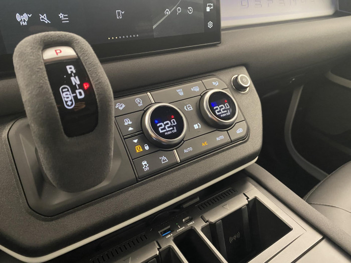 Land Rover Defender 110 D250 SE AWD AUT REZERVACE 3.0 d SE