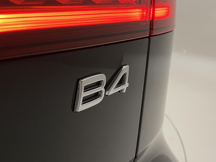 Volvo V60 B4 MOMENTUM AUT REZERVACE 2.0 Momentum