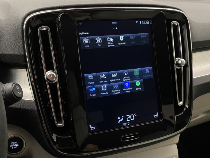 Volvo XC40 T4 MOMENTUM AUT REZERVACE 2.0 Momentum