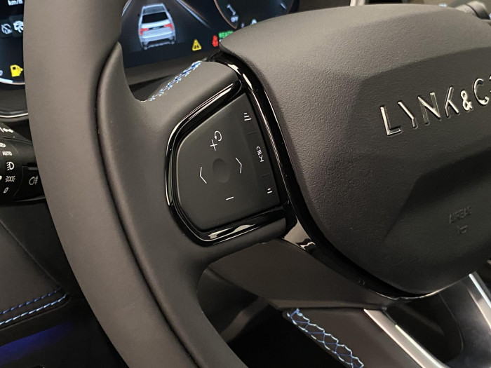 Lynk & Co 01 PHEV DCT AUT 1.maj REZERVACE