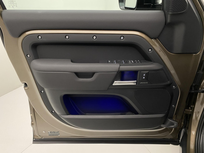 Land Rover Defender 110 D250 X-DYNAMIC SE AWD AUT 3.0 d Dynamic SE