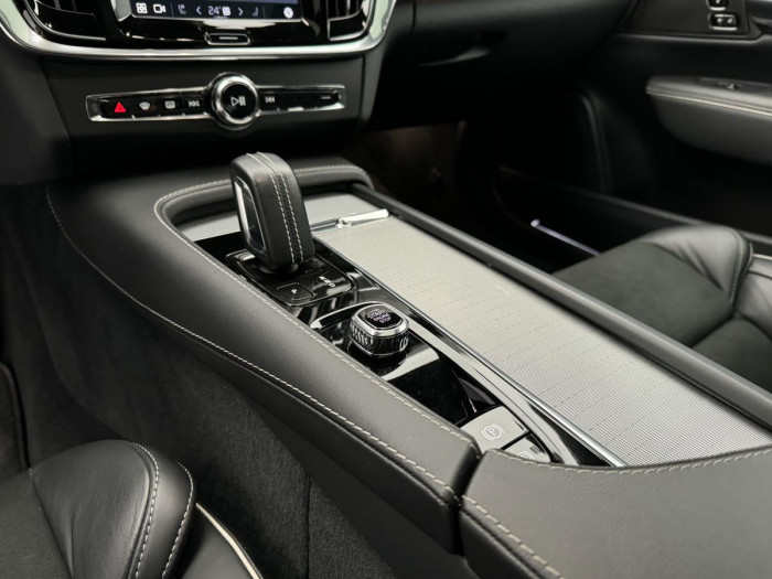 Volvo V90 B4 R-DESIGN AUT REZERVACE