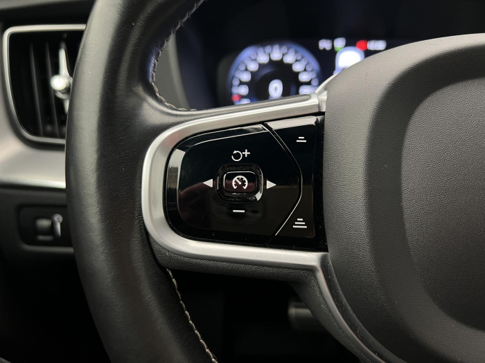 Volvo XC60 B4 AWD R-DESIGN AUT