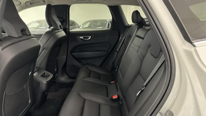 Volvo XC60 B5 AWD INSCRIPTION REZERVACE
