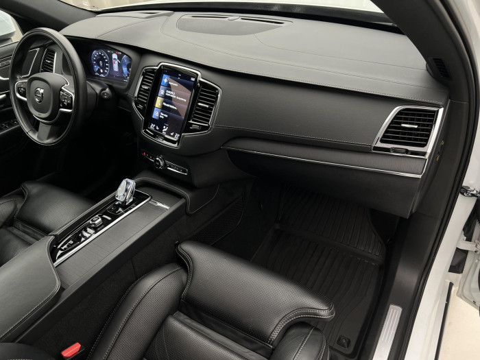 Volvo XC90 B5 AWD R-DESIGN 7MÍSTNÁ AUT