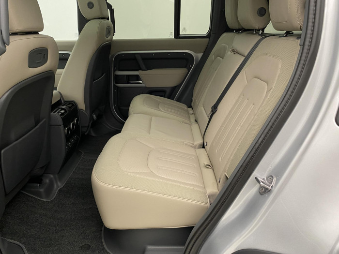 Land Rover Defender 110 P400 SE AWD AUT REZERVACE 3.0 SE