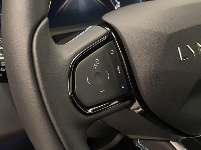 Lynk & Co 01 PHEV DCT AUT 1.maj. REZERVACE