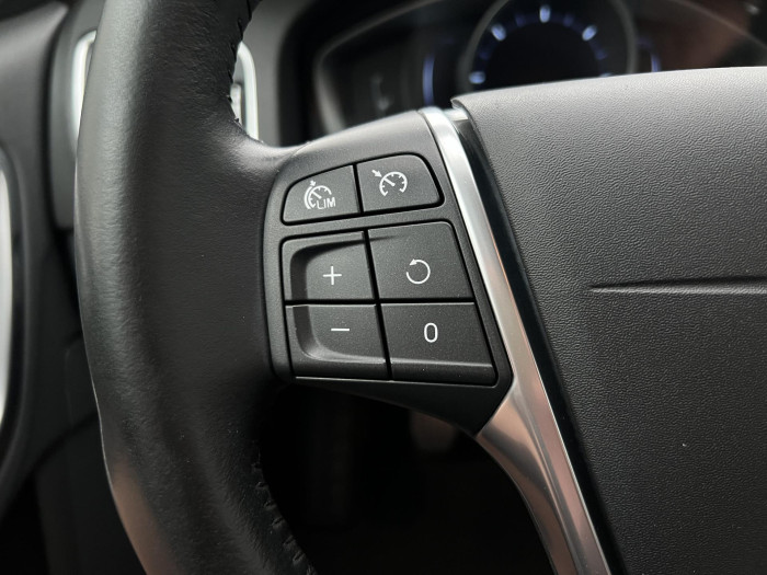 Volvo V60 D4 MOMENTUM REZERVACE 2.0 d Momentum