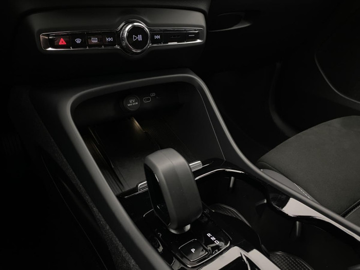 Volvo XC40 B4 AWD BRIGHT PLUS REZERVACE 2.0 Plus