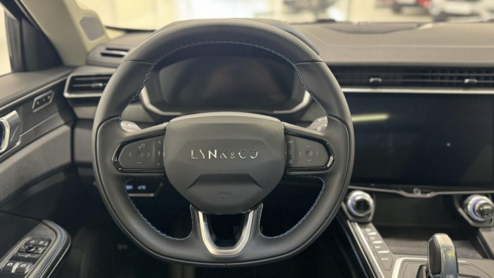 Lynk & Co 01 PHEV DCT AUT 1.maj. REZERVACE