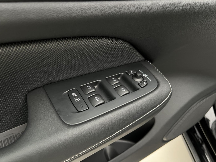 Volvo V60 B4 PLUS DARK AUT 1.maj.