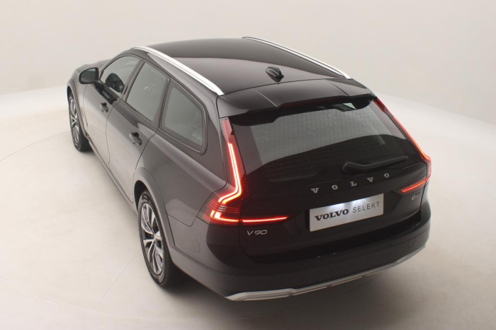 Volvo V90 CC B4 AWD PLUS AUT CZ 1.maj