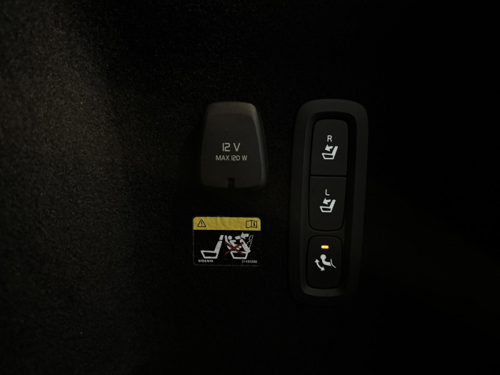 Volvo V60 CC D4 AWD MOMENTUM REZERVACE 2.0 d CC CC Momentum