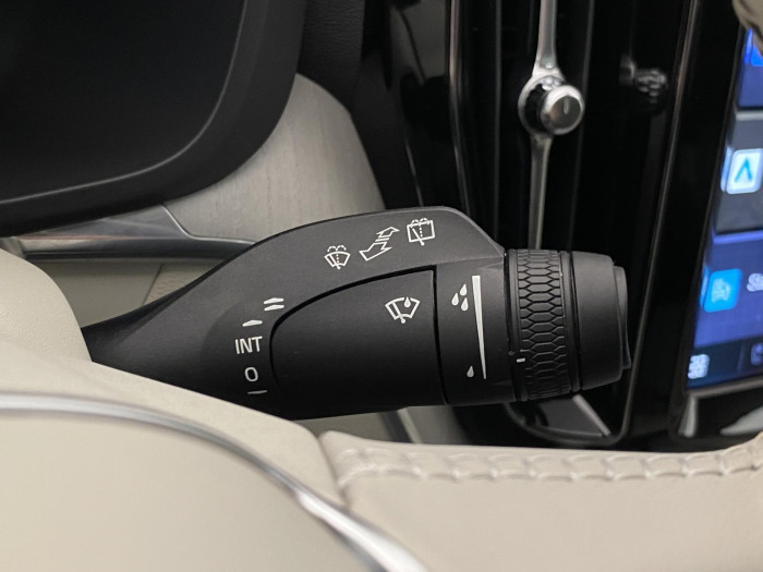 Volvo XC60 T6 AWD PLUG-IN DARK PLUS AUT