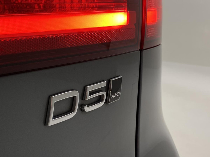 Volvo V90 CC D5 AWD MOMENTUM REZERVACE 2.0 d CC CC Momentum