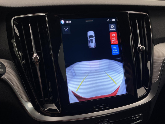 Volvo V60 B4 DARK PLUS AUT CZ