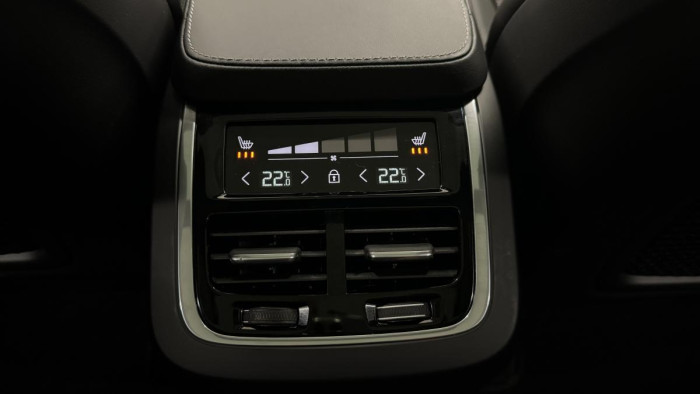 Volvo XC90 B5 AWD ULTIMATE REZERVACE